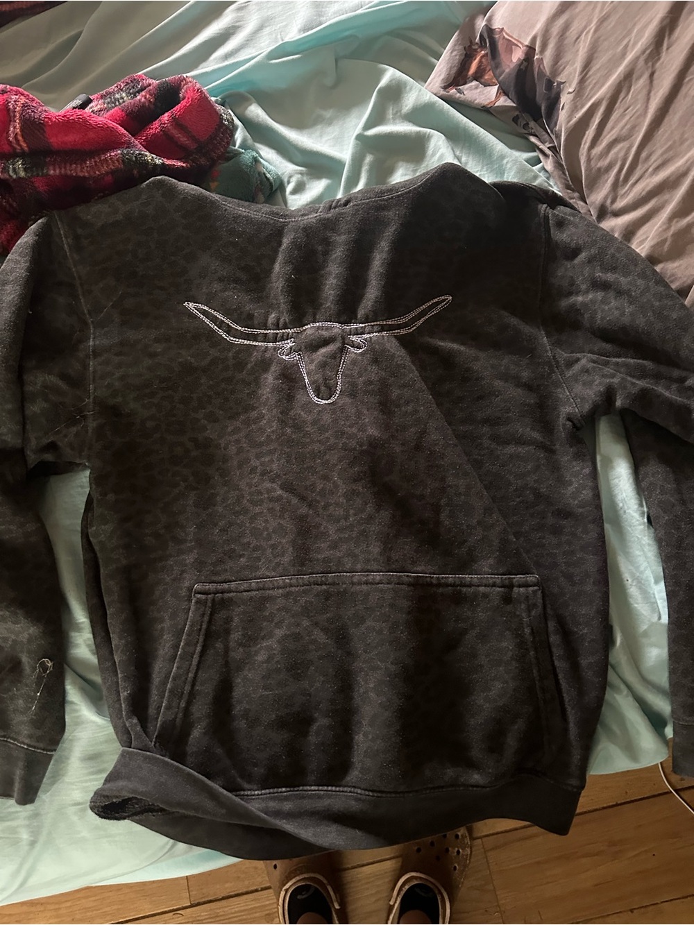 Women's Black Longhorn Embroidered Pullover Hoodie
